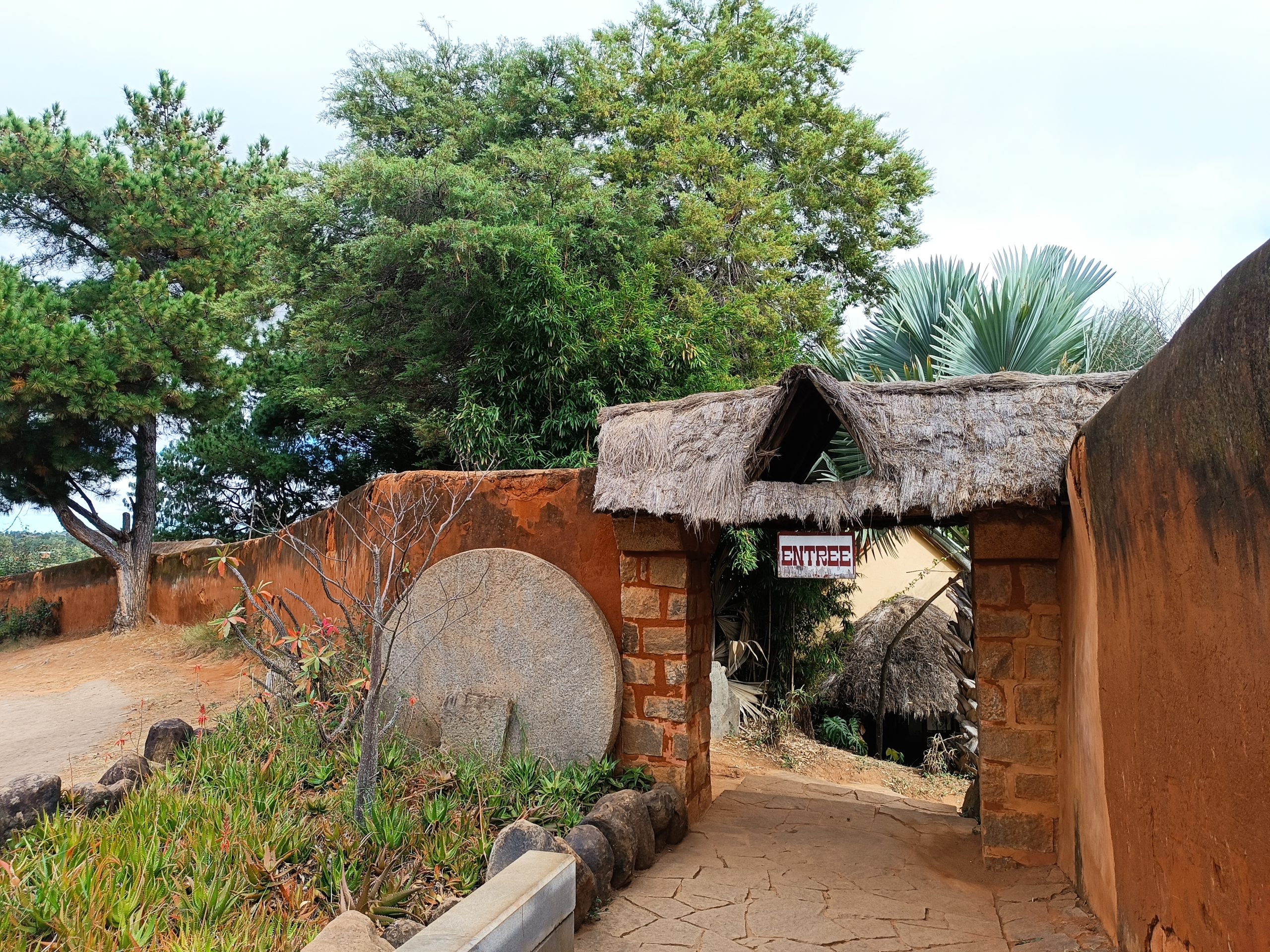 L’OUEST INTEMPOREL: BAOBABS DE MORONDAVA, TSINGY DE BEMARAHA ET DUNES DE BELO SUR MER